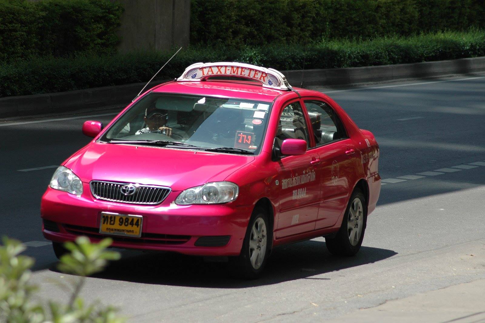 Такси тайцы. Китайское такси. Китайские автомобили в такси. Леди такси. Такси в Китае авто 2007.