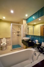 Deluxe Side Sea View Ocean Wing Bathroom