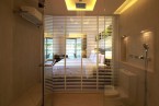 Deluxe Bathroom