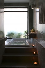 Deluxe Bathroom