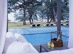 Poolside Sala