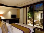 Двухспальная кровать в Dusit Thani Pool Villa