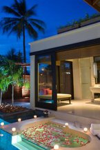 Villa bath and jacuzzi