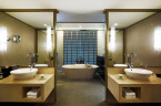 AVANI Terrace Junior Suite. Bathroom.