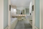 Deluxe Beachfront Bathroom
