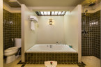 Deluxe Bungalow Bathroom