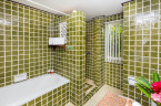 Family Suite bathtub